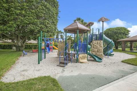 241 Orange Tree Drive, Atlantis FL - photo 13 of 15