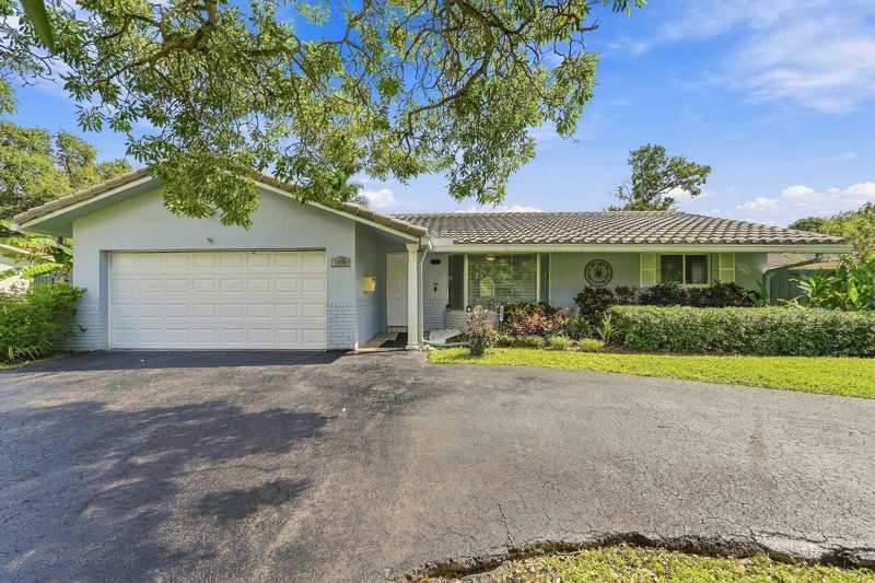 3 bedroom Single Family Residence at 3801 NW 104th Avenue, Coral Springs Lakes, Coral Springs — photo 1