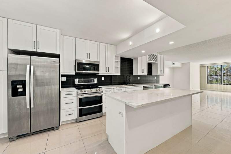 2 bedroom Condominium at 2768 Carambola Circle #302, Applewood Village Ii-F Condo, Coconut Creek — photo 4