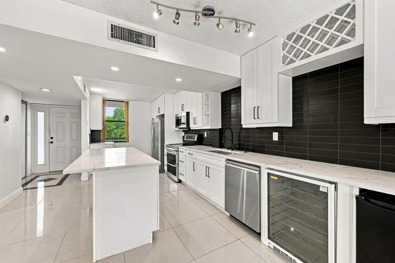 2 bedroom Condominium at 2768 Carambola Circle #302, Applewood Village Ii-F Condo, Coconut Creek — photo 5
