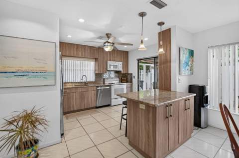 5537 Mirror Lakes Boulevard, Boynton Beach FL - photo 8 of 43
