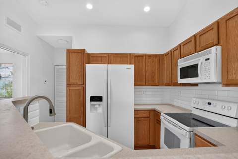 3037 Laurel Ridge Circle, Riviera Beach FL - photo 9 of 43
