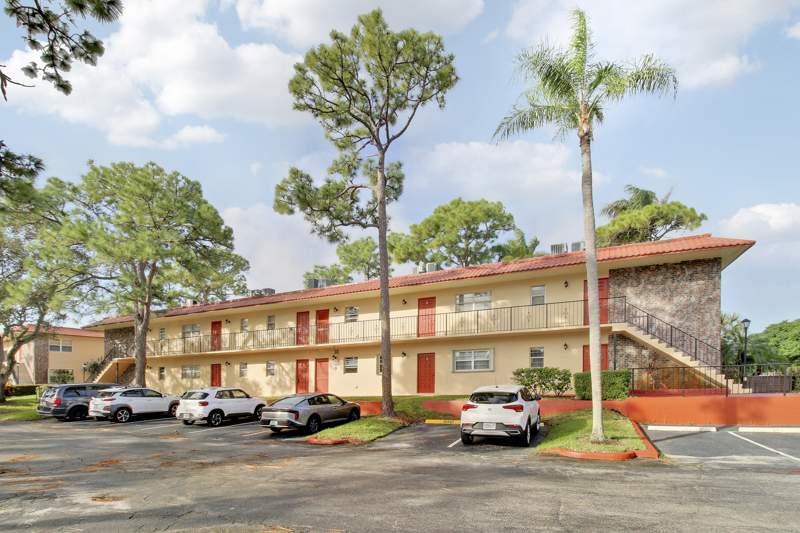 1 bedroom Condominium at 1989 SW Palm City Road #C, King Mountain Condo (Aka Monterey Yacht & Country, Stuart — photo 4