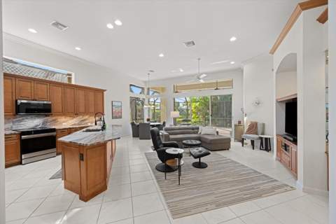 4017 Manchester Lake Drive, Lake Worth FL - photo 14 of 57