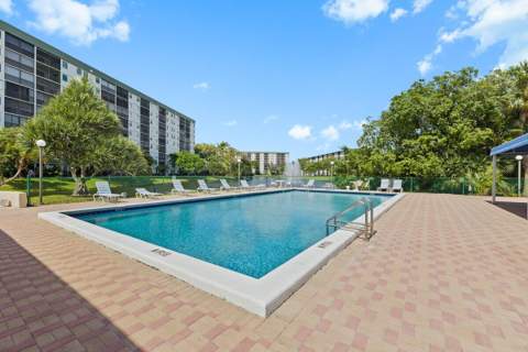 2106 S Cypress Bend Drive #506, Pompano Beach FL - photo 23 of 34