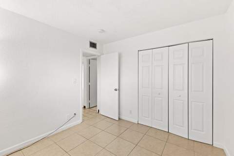 2106 S Cypress Bend Drive #506, Pompano Beach FL - photo 17 of 34