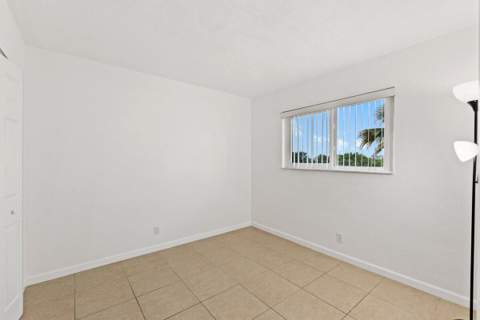 2106 S Cypress Bend Drive #506, Pompano Beach FL - photo 18 of 34