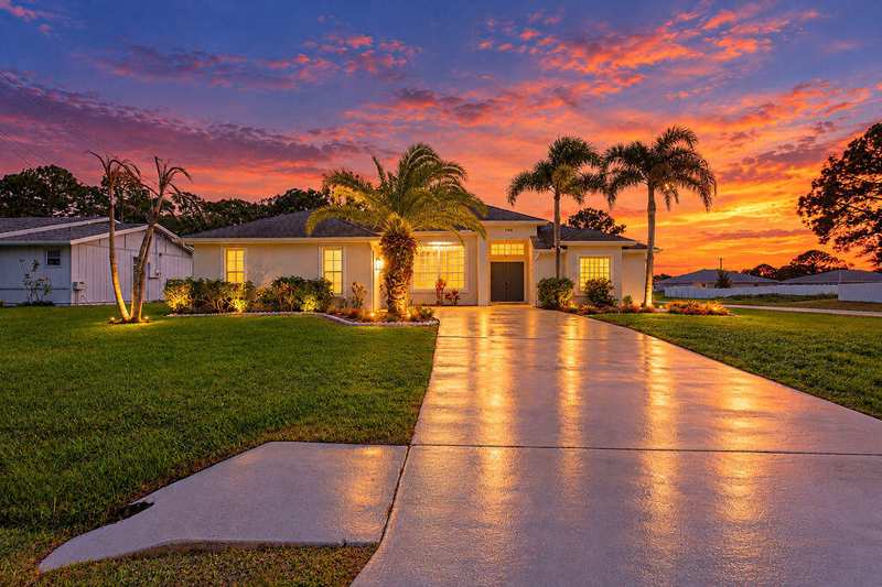 4 bedroom Single Family Residence at 194 SW Voltair Terrace, Port St Lucie Section 13, Port St. Lucie — photo 1