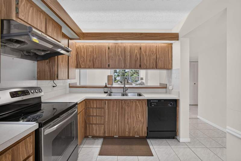 2 bedroom Condominium at 3626 Whitehall Drive #306, Whitehall Condo Of The Lands Of The President, West Palm Beach — photo 3