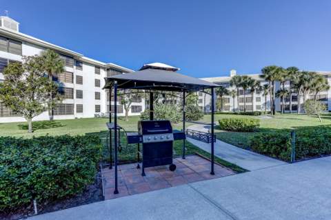 3626 Whitehall Drive #306, West Palm Beach FL - photo 16 of 22