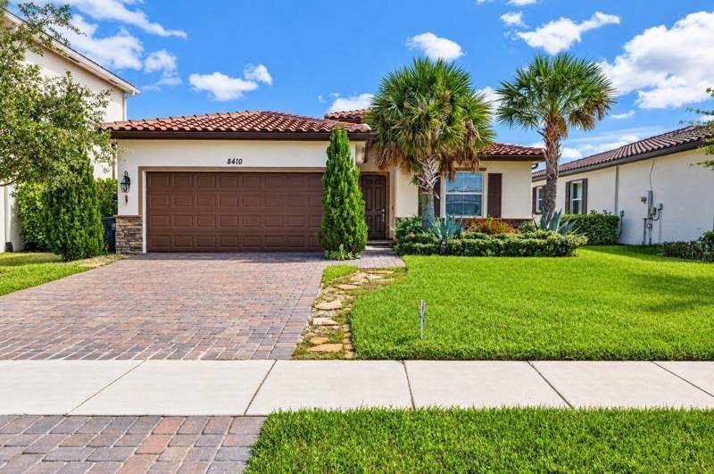 3 bedroom Single Family Residence at 8410 NW Greenbank Circle, Copper Creek Plat No 2, Port St. Lucie — photo 3