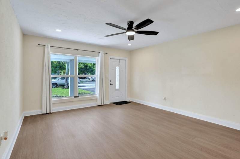 3 bedroom Single Family Residence at 3851 NW 4th Place, Greenleaf, Lauderhill — photo 3