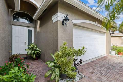 5521 Albin Drive, Greenacres FL - photo 7 of 41