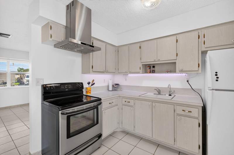 2 bedroom Villa at 2703 Peer Lane, Imperial Villas Condo, Delray Beach — photo 4
