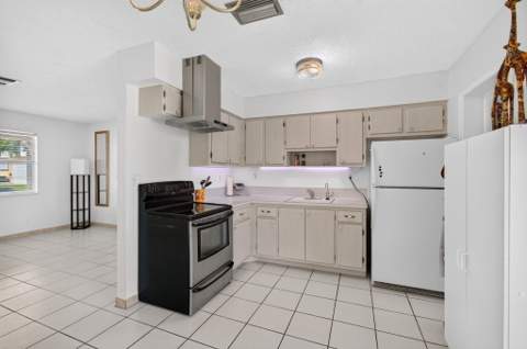 2703 Peer Lane, Delray Beach FL - photo 6 of 46