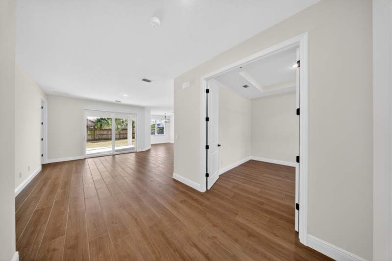 5 bedroom Single Family Residence at 627 Russ Road, Ulrich'S Subdivision, Fort Pierce — photo 2