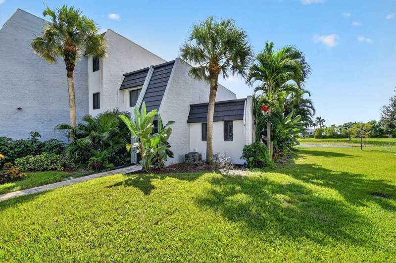 3 bedroom Single Family Residence at 4280 Deste Court, Fountains Of Palm Beach Condo 5, Lake Worth — photo 2