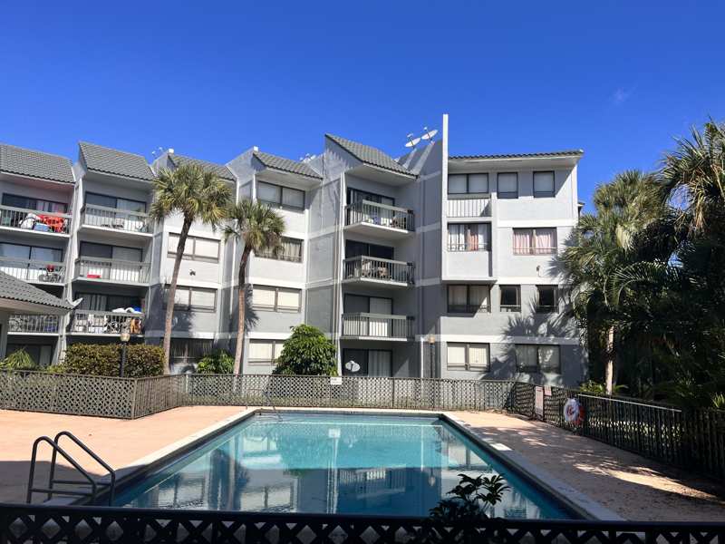 1 bedroom Condominium at 1820 N Congress Avenue #410, Presidential Golfview Condo, West Palm Beach — photo 1