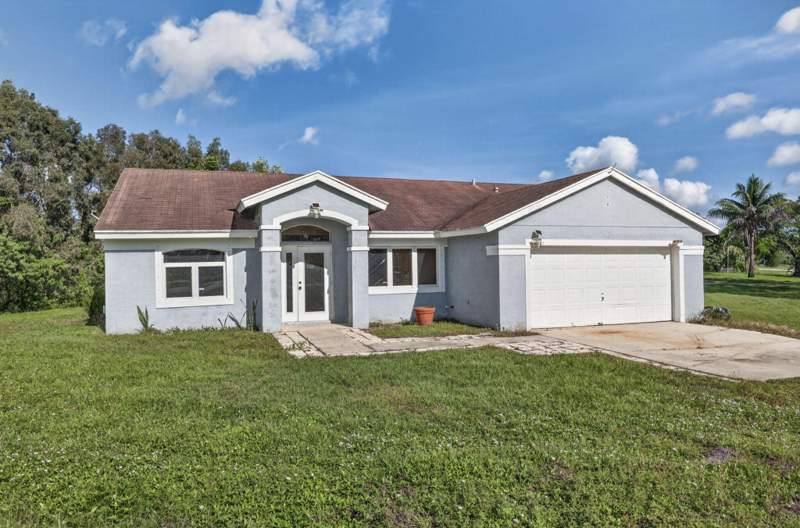 3 bedroom Single Family Residence at 18523 40th Run, The Acreage, The Acreage — photo 2