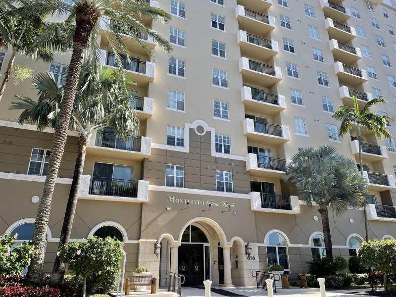 1 bedroom Condominium at 616 Clearwater Park Road #1007, Montecito Palm Beach Condo, West Palm Beach — photo 1