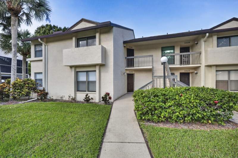 3 bedroom Condominium at 3326 Perimeter Drive, Lucerne Park Condos 1, 1A, 2 Thru 15 & 23 Thru 28, Greenacres — photo 3