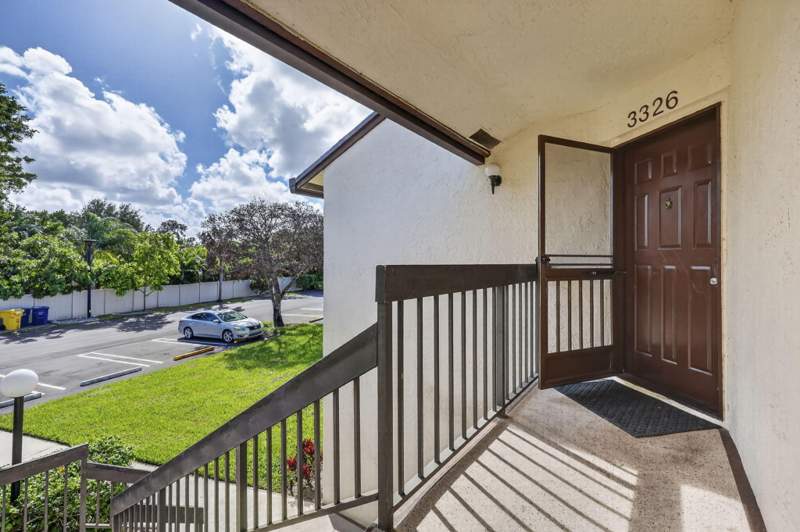 3 bedroom Condominium at 3326 Perimeter Drive, Lucerne Park Condos 1, 1A, 2 Thru 15 & 23 Thru 28, Greenacres — photo 5