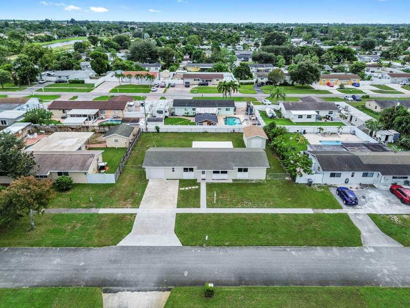 3 bedroom Single Family Residence at 1580 Roy Drive, Forest Hill Park, West Palm Beach — photo 4