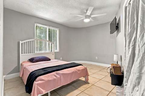 6100 Hayes Street, Hollywood FL - photo 16 of 23