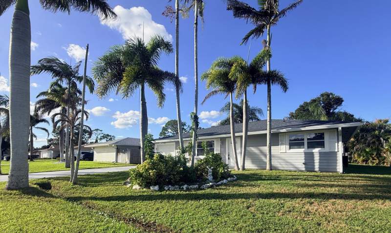 2 bedroom Single Family Residence at 831 SE Carnival Avenue, Port St Lucie Section 3, Port St. Lucie — photo 4