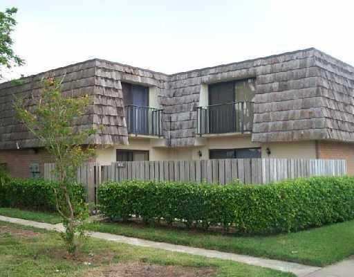 2 bedroom Townhouse at 4717 47th Way, Village Of Sandalwood Lakes 3, West Palm Beach — photo 1