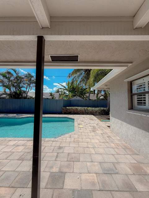 1007 Wynndale Way, Lantana FL - photo 7 of 25