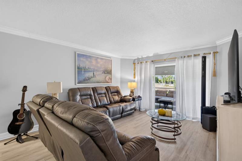 2 bedroom Condominium at 3871 Via Poinciana #202, Poinciana Place Condo 1,2,8 And 9, Lake Worth — photo 2