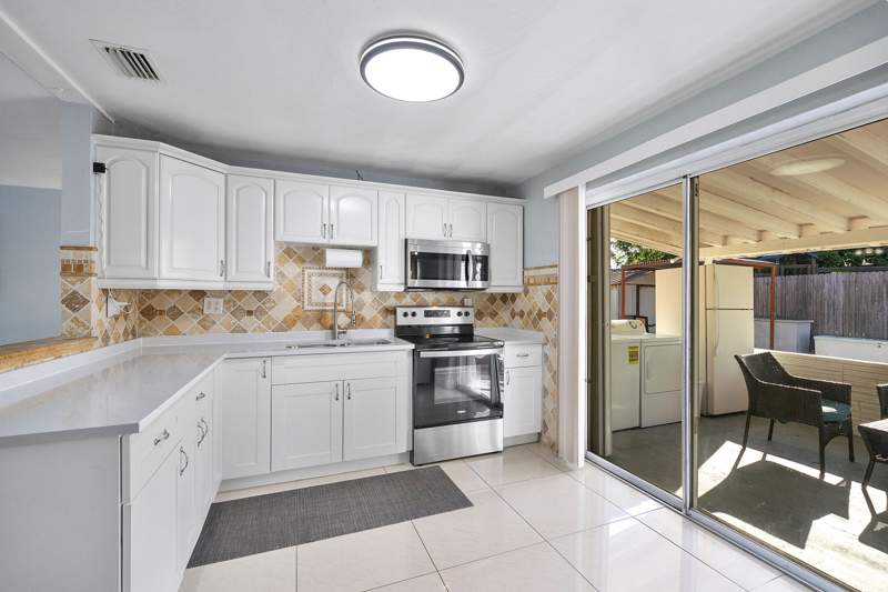 3 bedroom Single Family Residence at 2911 NE 11th Avenue, Cresthaven No 5, Pompano Beach — photo 2