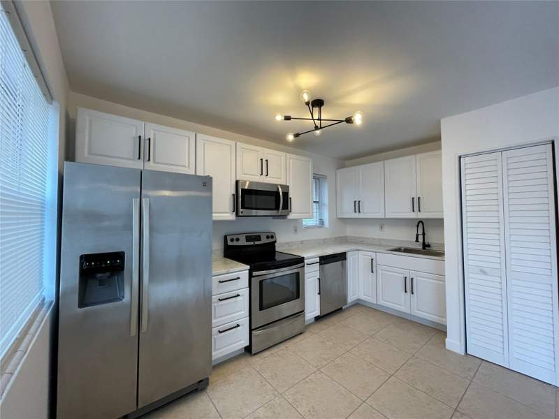 1 bedroom Condominium at 4071 N Dixie Highway #20, El Sol At Main Street Condo, Oakland Park — photo 5