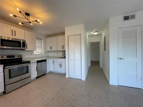 4071 N Dixie Highway #20, Oakland Park FL - photo 8 of 30