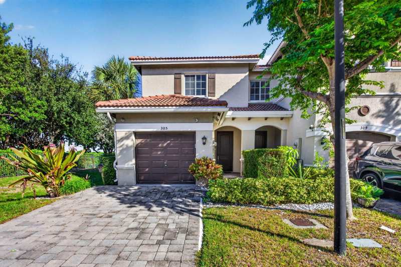 3 bedroom Townhouse at 305 NE 47th Place #305, Hyder Plat, Deerfield Beach — photo 1