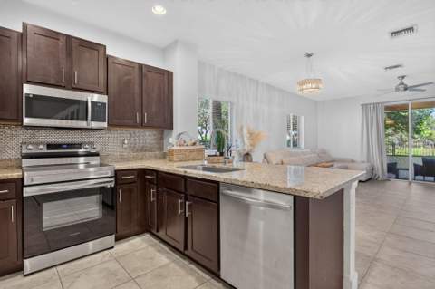 305 NE 47th Place #305, Deerfield Beach FL - photo 9 of 50