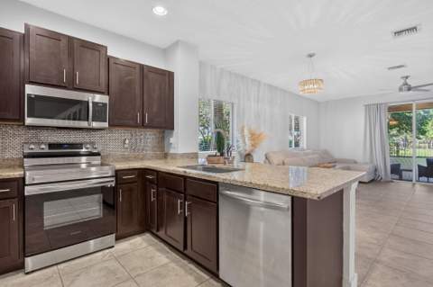305 NE 47th Place #305, Deerfield Beach FL - photo 13 of 50