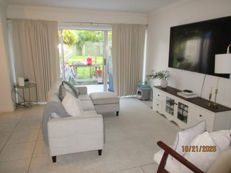 3 bedroom Townhouse at 836 Crystal Lake Drive, Crystal View Townhomes, Deerfield Beach — photo 2