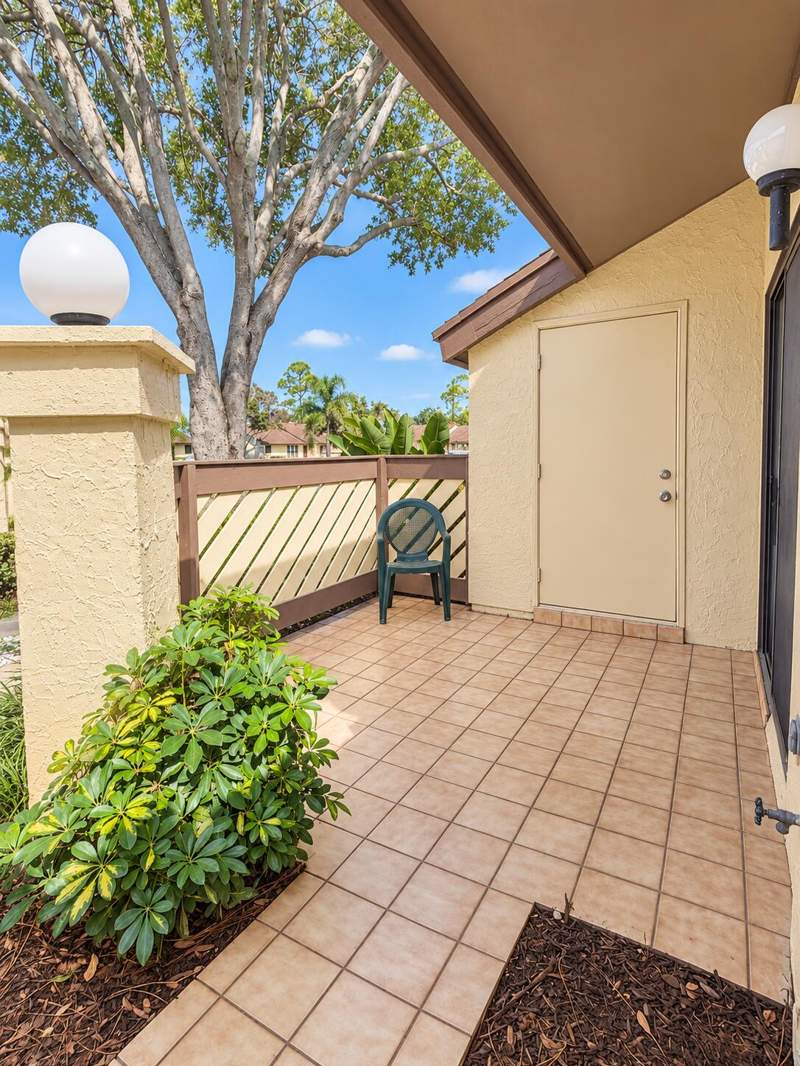 2 bedroom Townhouse at 109 Roselle Court, Strathmore Gate I Unit Two, Royal Palm Beach — photo 3