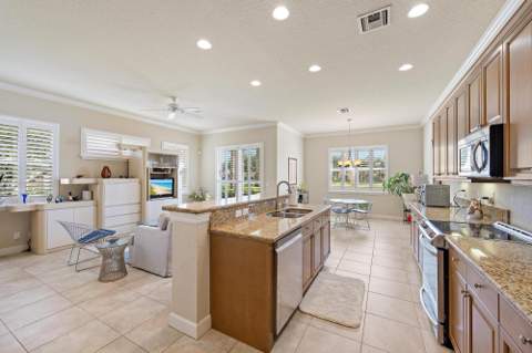 4798 Cadiz Circle, Palm Beach Gardens FL - photo 11 of 48