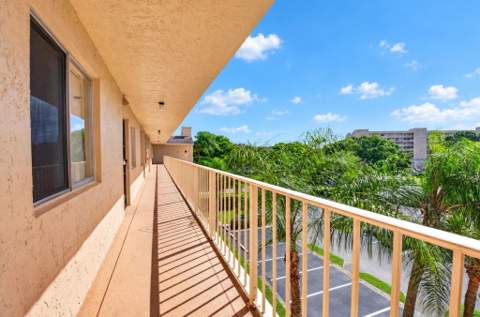 7145 Huntington Lane #408, Delray Beach FL - photo 6 of 86