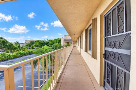 7145 Huntington Lane #408, Delray Beach FL - photo 7 of 86