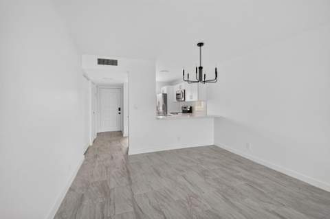 7145 Huntington Lane #408, Delray Beach FL - photo 8 of 86