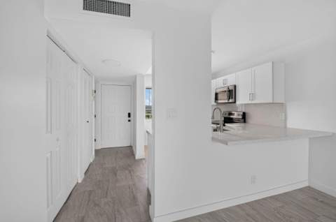 7145 Huntington Lane #408, Delray Beach FL - photo 15 of 86
