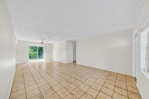 19323 Liberty Road, Boca Raton FL - photo 8 of 48