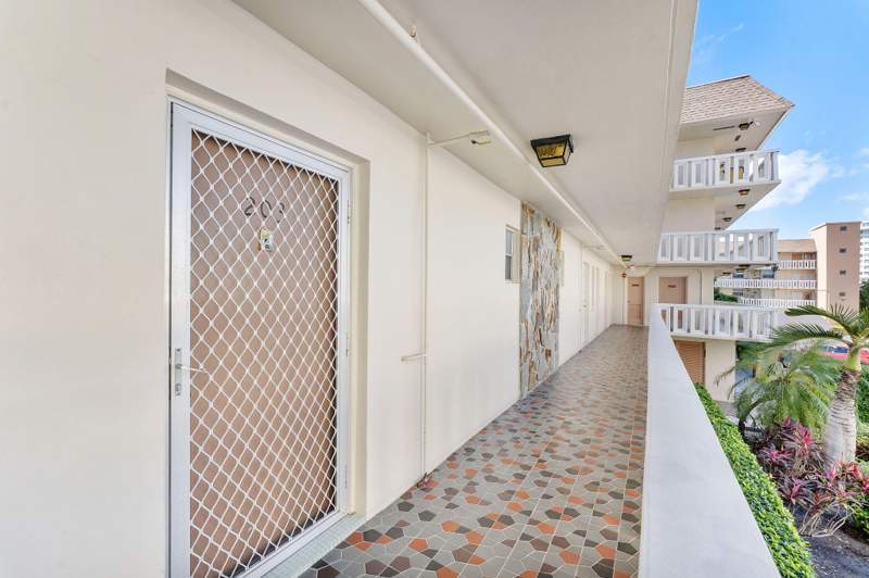 1 bedroom Condominium at 1889 S Ocean Drive #203, Islands-Bermuda Condo, Hallandale Beach — photo 3
