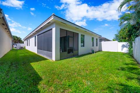 7461 Moonrise Drive, Lake Worth FL - photo 23 of 31
