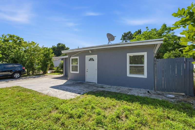 3 bedroom Single Family Residence at 1064 Highview Road, Ridge Grove Add 1, Lake Worth — photo 2
