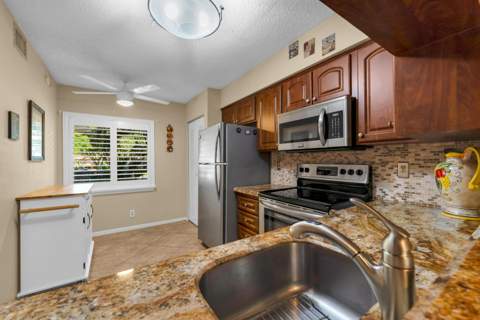 7340 Amberly Lane #210, Delray Beach FL - photo 9 of 67